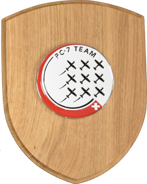 Bild von Holzplakette mit Metallemblem PC-7 Team